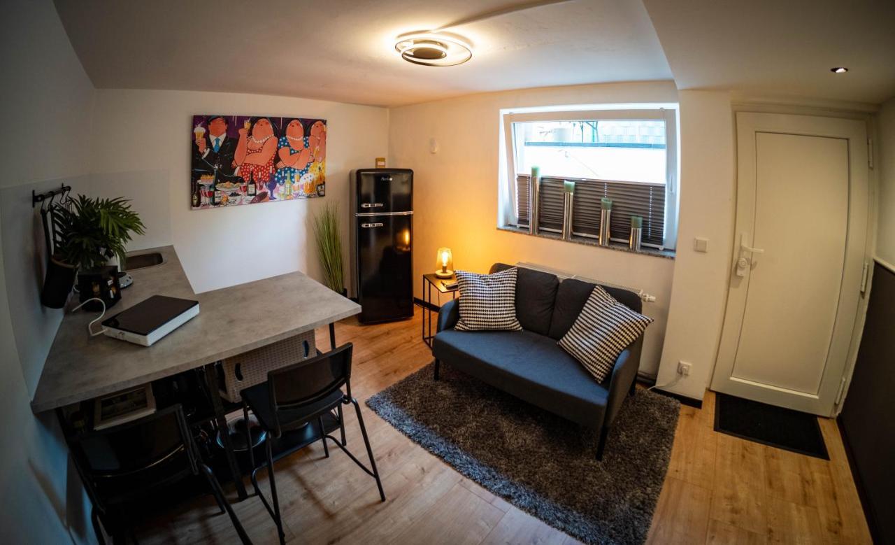 Gemuetliche 2-Zimmer Souterrain Wohnung ดุสเซลดอร์ฟ ภายนอก รูปภาพ