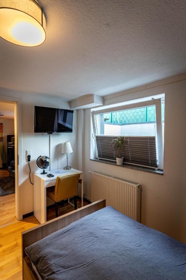 Gemuetliche 2-Zimmer Souterrain Wohnung ดุสเซลดอร์ฟ ภายนอก รูปภาพ