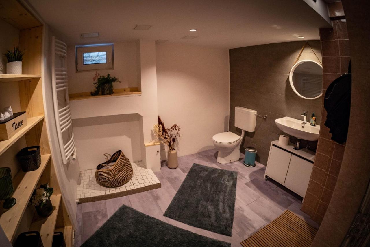Gemuetliche 2-Zimmer Souterrain Wohnung ดุสเซลดอร์ฟ ภายนอก รูปภาพ